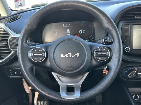 Used 2023 Kia Soul LX image 18