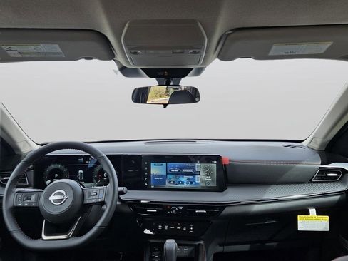 Used 2025 Nissan Kicks SR image 11