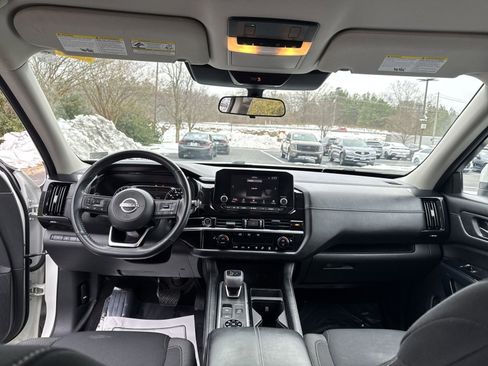 Used 2022 Nissan Pathfinder SV image 12