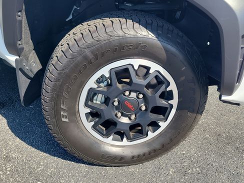 Used 2024 Toyota Tacoma TRD Off-Road AWD/4WD image 10