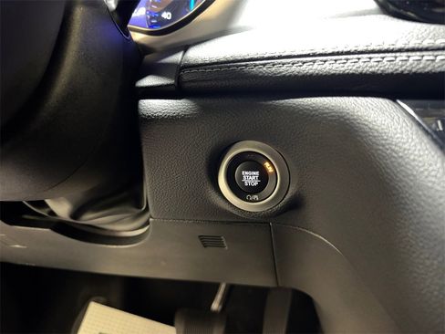 Used 2022 Chrysler Pacifica Touring-L w/ Uconnect Theater Family Group image 29