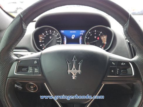 Used 2020 Maserati Levante AWD/4WD image 20