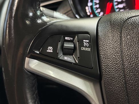 Used 2019 Chevrolet Trax LT w/ Sun & Sound Package image 34