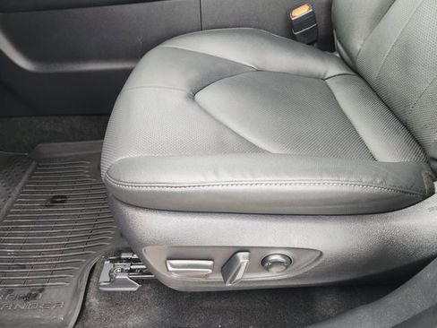 Used 2025 Toyota Grand Highlander FWD image 25