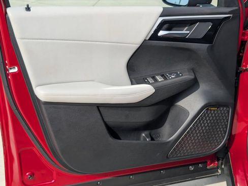 Used 2025 Mitsubishi Outlander SE FWD image 17