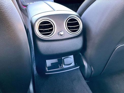 Used 2022 Mercedes-Benz E 350 Sedan image 10