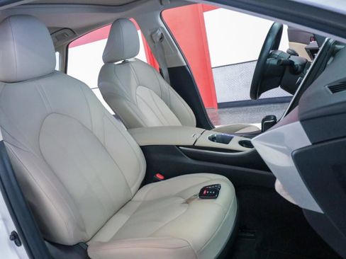 Used 2021 Toyota Avalon XLE w/ Moonroof Package image 25