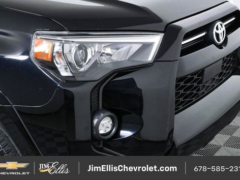 Used 2021 Toyota 4Runner SR5 AWD/4WD image 34