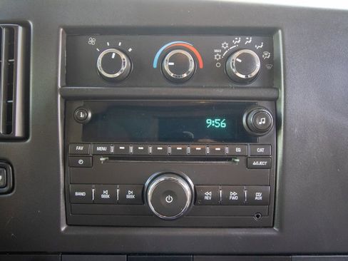 Used 2014 Chevrolet Express 2500 image 21