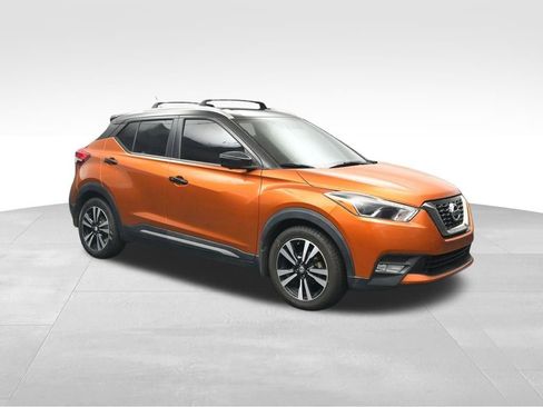 Used 2018 Nissan Kicks SR w/ Exterior Package FWD image 7