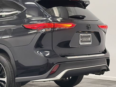 Used 2022 Toyota Highlander XSE AWD/4WD image 7