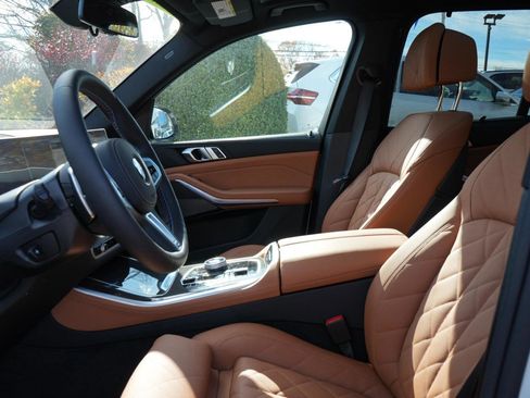 New 2026 BMW X5 M60i w/ Executive Package image 2