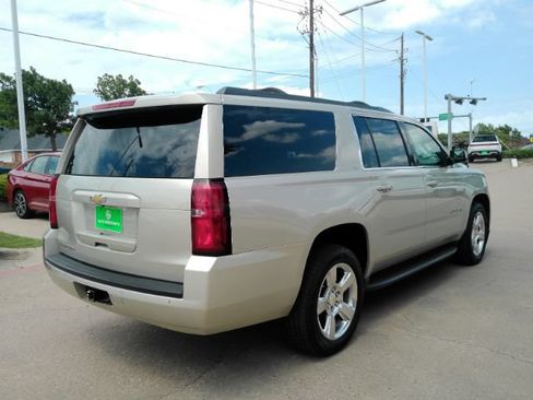 Used 2016 Chevrolet Suburban LT RWD image 10