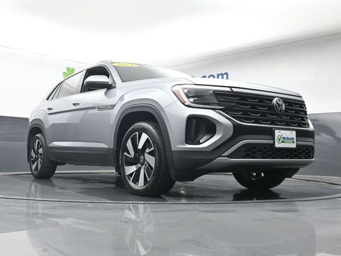 Used 2024 Volkswagen Atlas Cross Sport SE image 25
