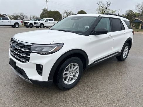 New 2025 Ford Explorer Active w/ Active Comfort Package image 3