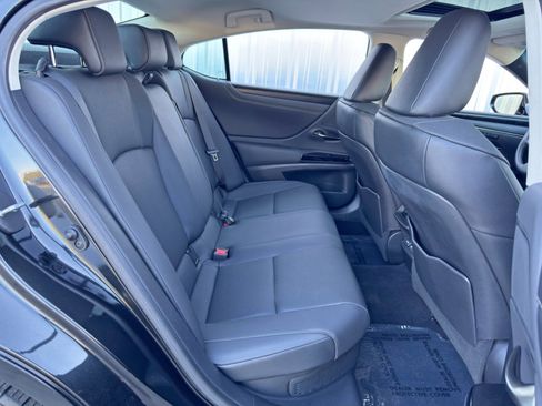 Used 2022 Lexus ES 300h w/ Premium Package image 41