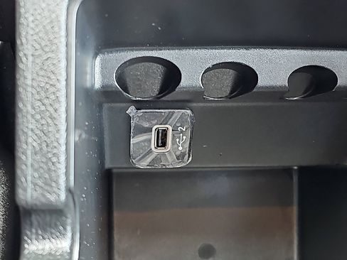 Used 2022 Jeep Cherokee Limited image 27