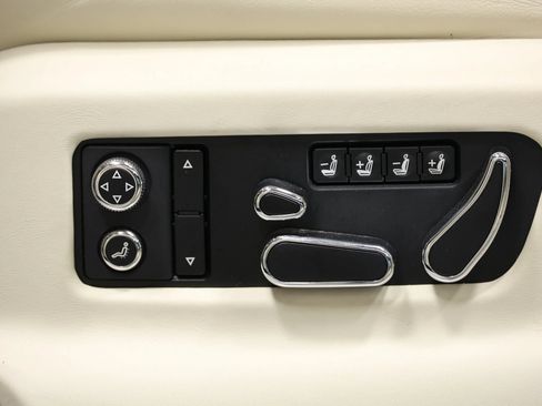 Used 2017 Bentley Bentayga AWD/4WD image 17
