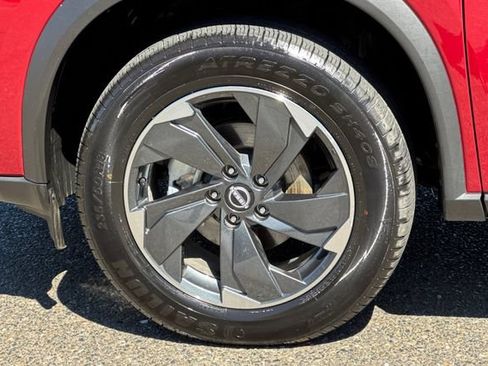Used 2024 Nissan Rogue SV AWD/4WD image 45