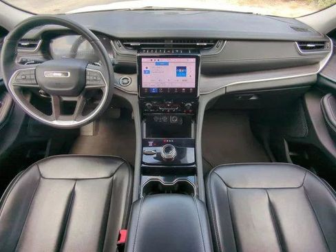 Certified 2023 Jeep Grand Cherokee L Limited AWD/4WD image 19