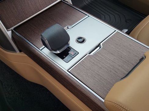 New 2026 Land Rover Range Rover Long Wheelbase SE AWD/4WD image 19