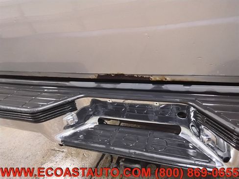 Used 1999 Chevrolet Suburban 4WD w/ Preferred Equipment Group 3 image 20