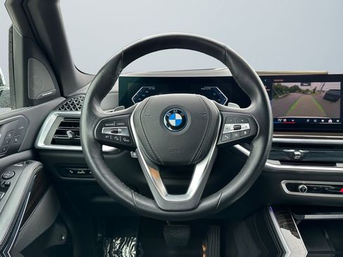 Used 2025 BMW X5 xDrive50e AWD/4WD image 12