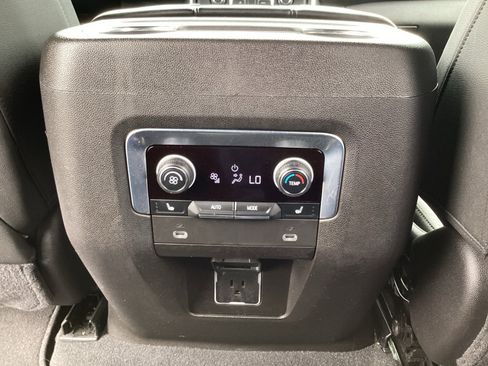 Used 2021 Chevrolet Tahoe Z71 w/ Z71 Signature Package AWD/4WD image 33