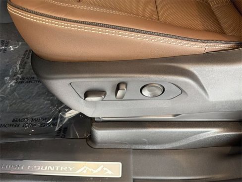 New 2026 Chevrolet Suburban High Country image 24