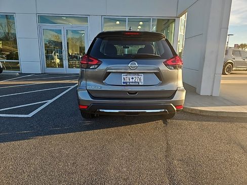 Used 2017 Nissan Rogue S image 5