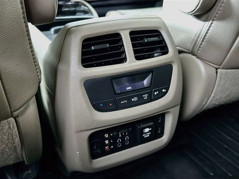 Used 2017 Honda Pilot Touring image 4