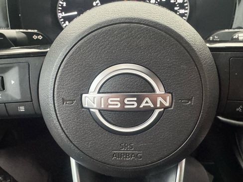 Used 2023 Nissan Pathfinder SL AWD/4WD image 19