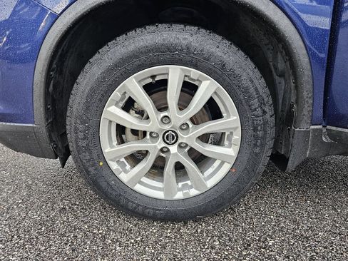Used 2019 Nissan Rogue SV FWD image 28