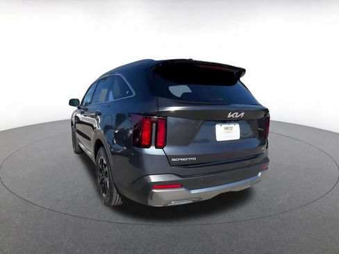 Used 2024 Kia Sorento S image 11