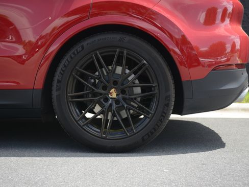 Certified 2025 Porsche Cayenne S AWD/4WD image 43
