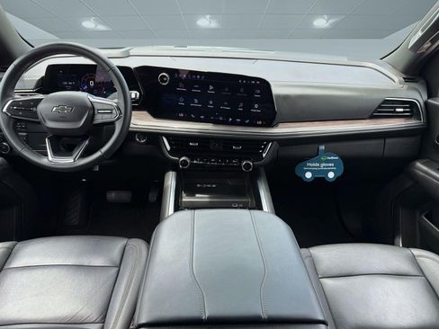 Used 2025 Chevrolet Suburban Z71 AWD/4WD image 15