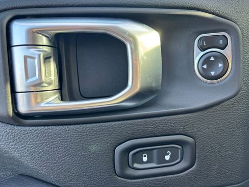 Used 2020 Jeep Gladiator Rubicon image 17