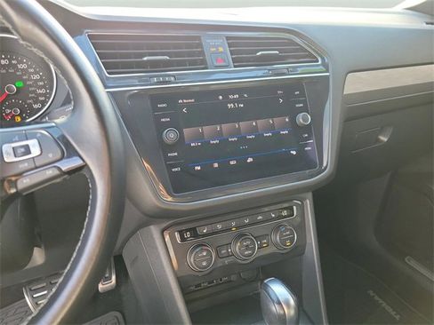 Used 2020 Volkswagen Tiguan SE R-Line image 5