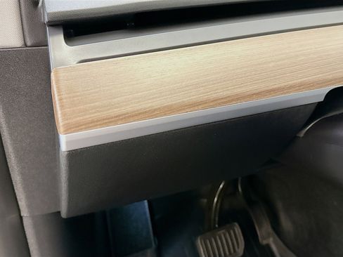 Used 2023 Tesla Model Y Long Range image 17