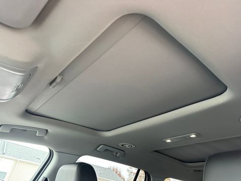 Used 2019 GMC Acadia SLT w/ Black Edition image 19