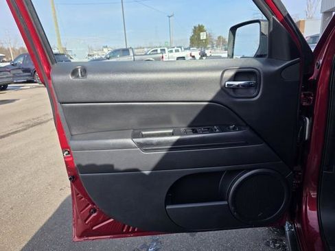 Used 2015 Jeep Patriot Latitude image 10