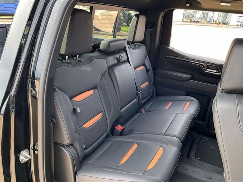 Certified 2025 GMC Sierra 1500 AT4 w/ AT4 Premium Package AWD/4WD image 18