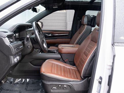 Used 2023 GMC Yukon XL Denali Ultimate image 12