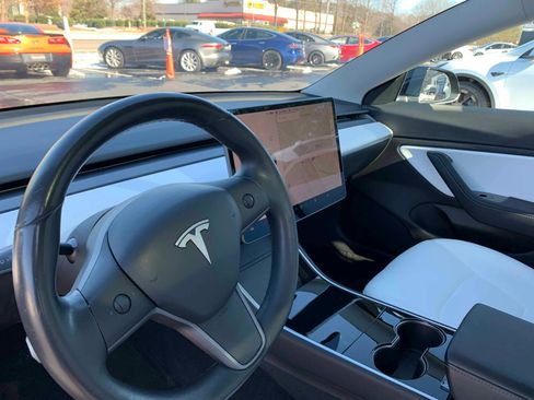 Used 2018 Tesla Model 3 Performance image 18