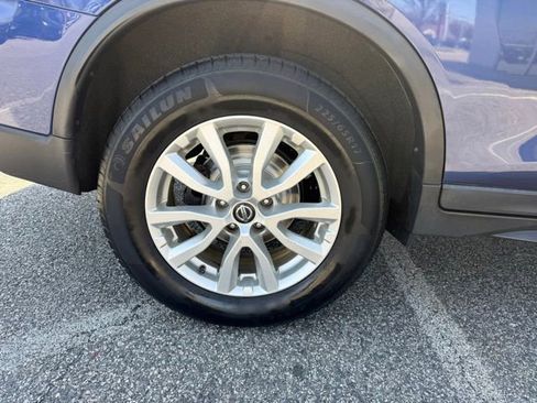 Used 2019 Nissan Rogue SV image 12