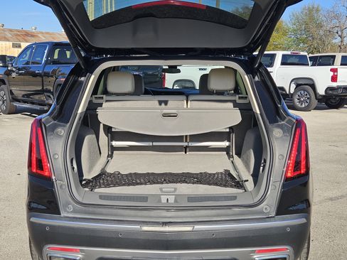 Used 2021 Cadillac XT5 Premium Luxury image 10