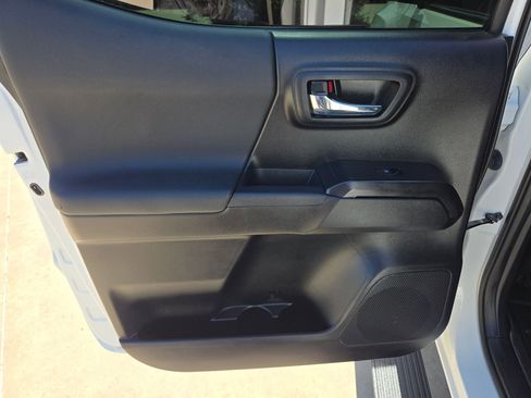 Used 2021 Toyota Tacoma TRD Off-Road w/ Technology Package image 14