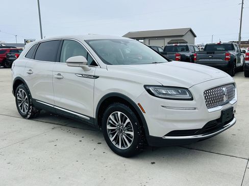 Used 2023 Lincoln Nautilus FWD w/ Premium Package image 2