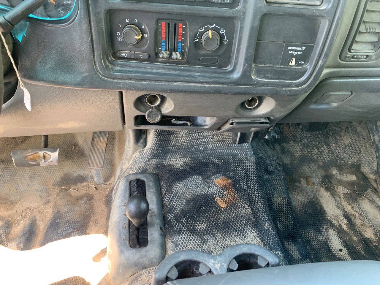 Used 2006 Chevrolet Silverado 2500 W/T AWD/4WD image 13