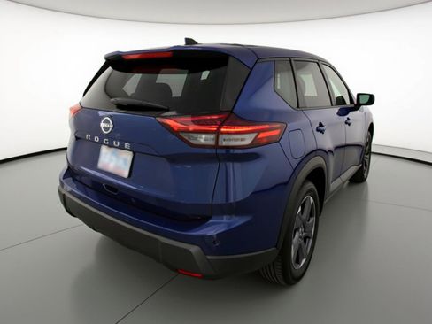 Used 2025 Nissan Rogue SV image 9